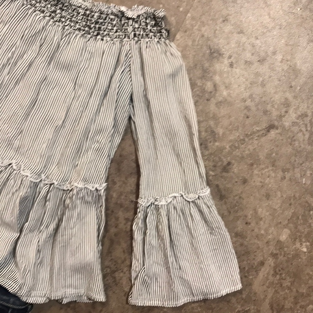 AMERICAN EAGLE 🦅 Off the Shoulder Top - Picture 5 of 5